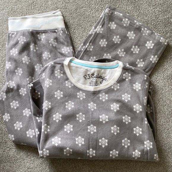 PJ Salvage Sleepwear Women Small Gray White Pajama Set Flannel Snowflake Winter - Picture 3 of 3